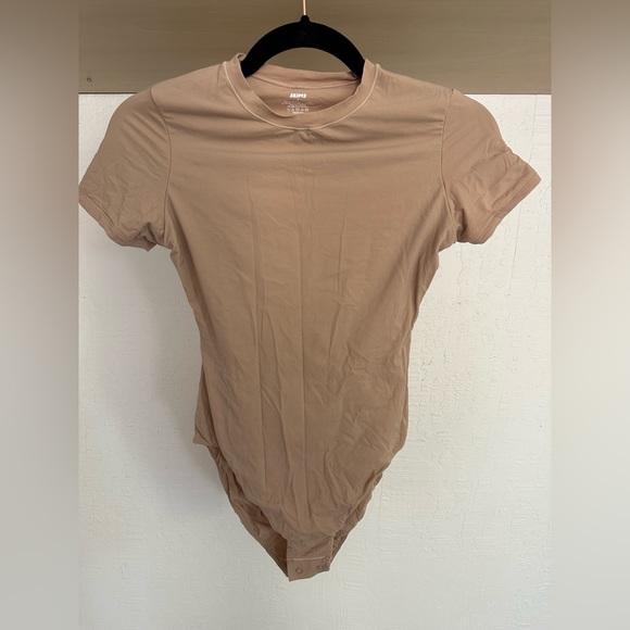 SKIMS FITS EVERYBODY T-SHIRT BODYSUIT - Picture 5 of 7